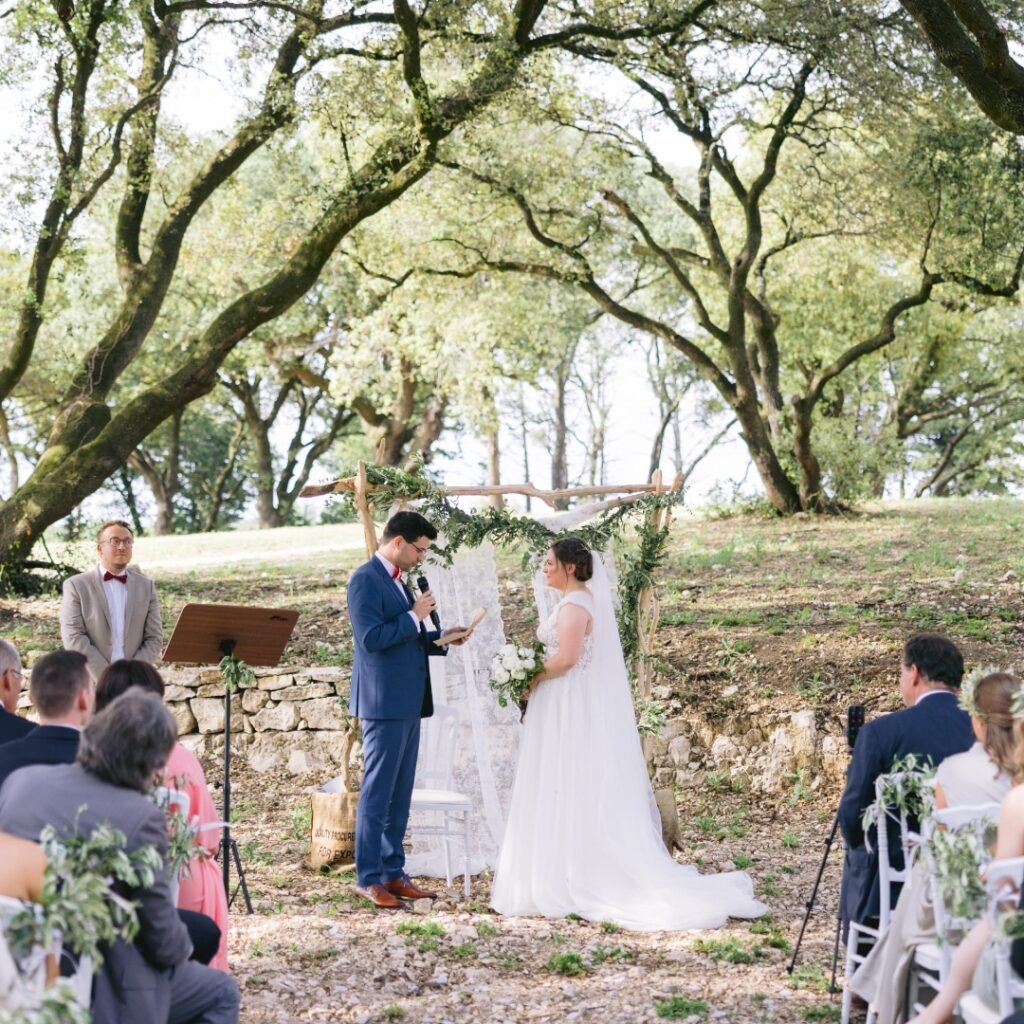domaine de mariage avec espace de cérémonie laique en plein air